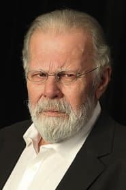 Mahmut Gökgöz as Başhekim Dr. Metin