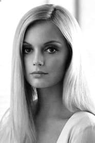 Alexandra Hay as Evie Carson