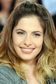 Chloé Coulloud as Ana