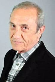 Yaman Tüzcet as Vecdi