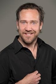Jesper Barkselius as Lennart