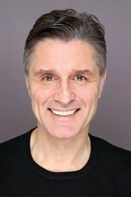 Hazım Körmükçü as Gazeteci Zafer