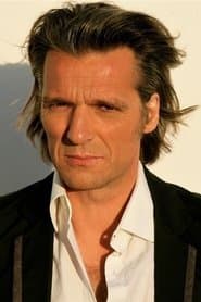 Yvan Le Bolloc'h as Kabir / Médecin