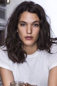 Rita Pauls as Garota Morta