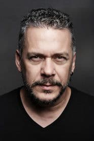 Hüseyin Köroğlu as Akın