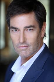 Roy Abramsohn as Hotel Clerk