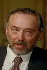 Enzo Andronico as il notaio