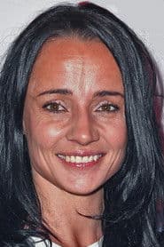 Freya Stafford as Annie Flynn