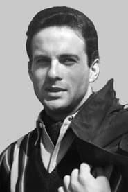 Manuel Gil as Juan, el doctor