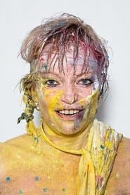 Els Deceukelier as John's mother