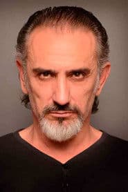 Julio Vélez as López