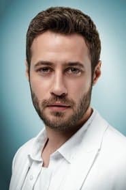 Ozan Dolunay as Anıl Gürman