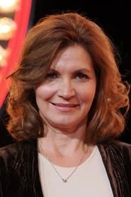 Isabella Hofmann as Nikki Barrington