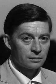 Jacques Doniol-Valcroze as Le juré Jacquemont, l'acteur jouant Hamlet