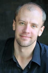 Igor Petrusenko as Артур