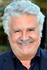 Roland Magdane as Le patron du café