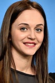 Pauline Burlet as Jeanne