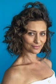 Maria Fernanda Cândido as Paula