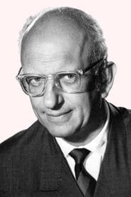 Werner Finck as Redakteur Hiss