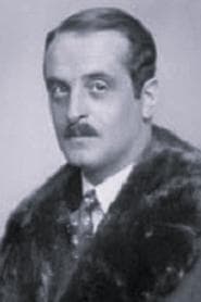 Hans Unterkircher as Hotel Manager