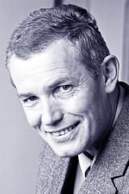 Günther Stoll as Curt