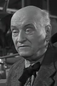 Pierre Juvenet as Gillois, notary