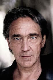 Stefan Hunstein as Mann mit Gitarre