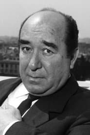 Saro Urzì as Don Vincenzo Ascalone