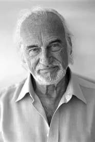 Héctor Alterio as Roberto Ibáñez