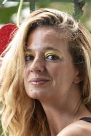 Letícia Novaes as Paula