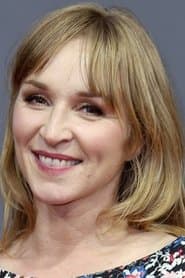 Sonja Richter as Karen