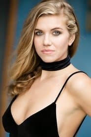 Shannon Dee as Evelyn