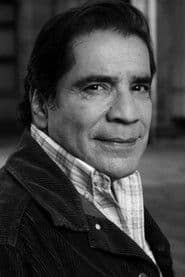 Álvaro Rodríguez as Policía de Tránsito