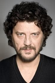 İlker Aksum as Adli Tıp Doktoru