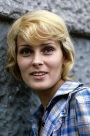 Maria Gładkowska as Ewelina