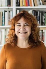 Lola Mayo as Narrator (voice)