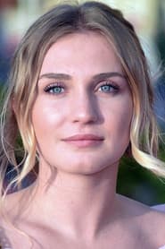 Laëtitia Clément as Luna