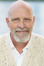 Grant Vlahovic as Gordon