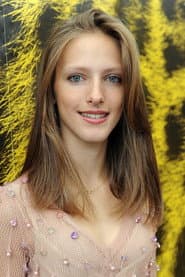 Arianna Nastro as Alice Della Rocca (young)