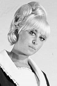 Verónica Luján as Karen