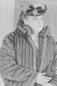 Lea Penman as Effie Floud