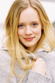 Anne Kanis as Evelyn