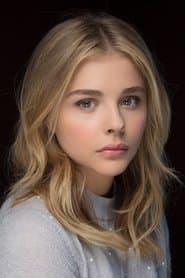 Chloë Grace Moretz as Toby Bishop