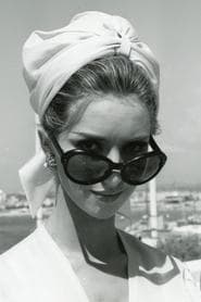 Yori Bertin as Soeur Saint-Thérèse