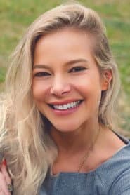 Jackeline Petkovic as Julieta Helena Poleto