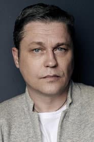 Denis Rozhkov as Денис Антошин