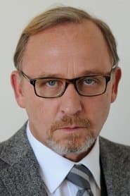 Alexander Held as Zimmer, Leitung CESA