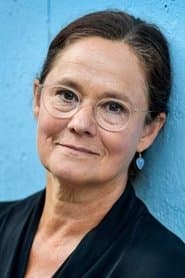 Pernilla August as Kicki