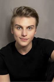 Connor DeWolfe as Travis Gunner