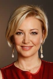 Berna Laçin as Hülya Kaya